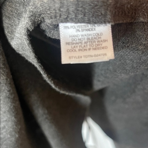 Tresics Gray Lightweight Hoodie – Size M - Picture 3 of 9